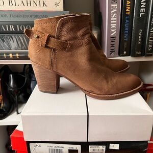 Dolce Vita Ankle Boots Size 9